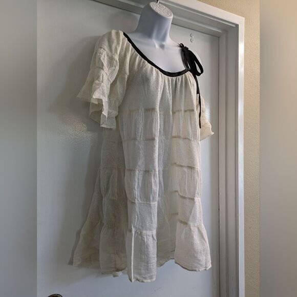 SUPER cute & UNIQUE one shoulder dress by FREE PEOPLE! Zoom in 4 all the details - Picture 3 of 5